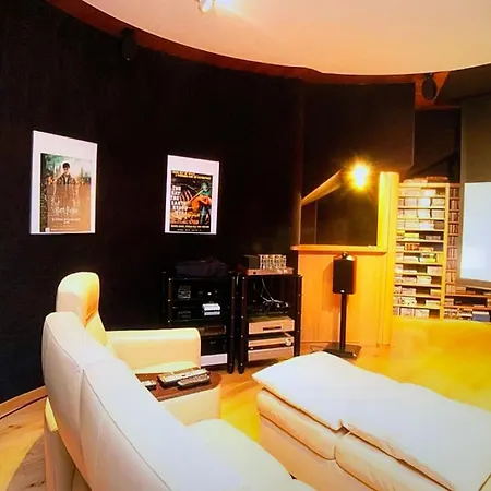 Fabulously Designed House, Swimming Pool And Jacuzzi Alpesi faház