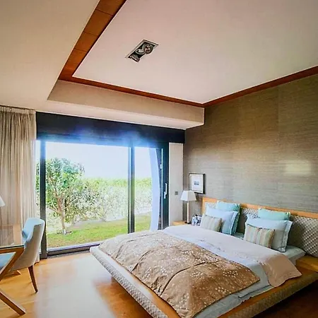 Fabulously Designed House, Swimming Pool And Jacuzzi * Lloret de Mar