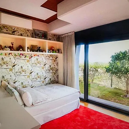 Fabulously Designed House, Swimming Pool And Jacuzzi Alpesi faház *